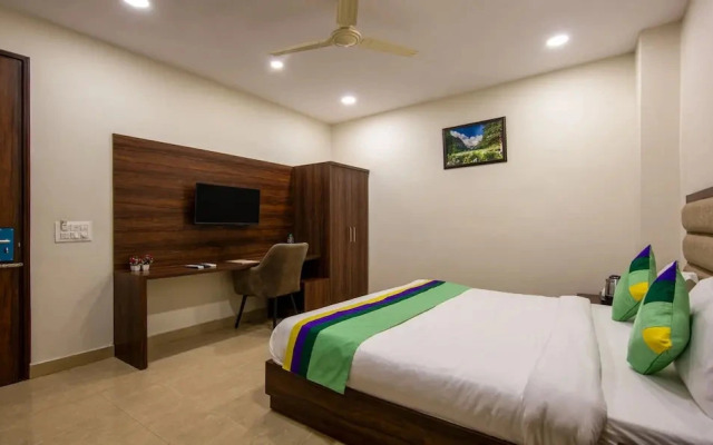 Hotel Diamond Creek ,Near Railway Station