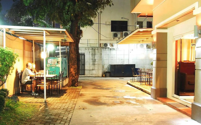 Rumi Apartelle Hotel