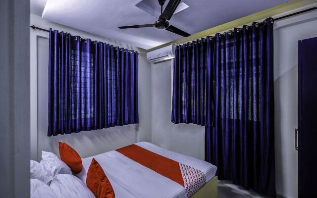 Oyo 15825 Blue Berry Apartments