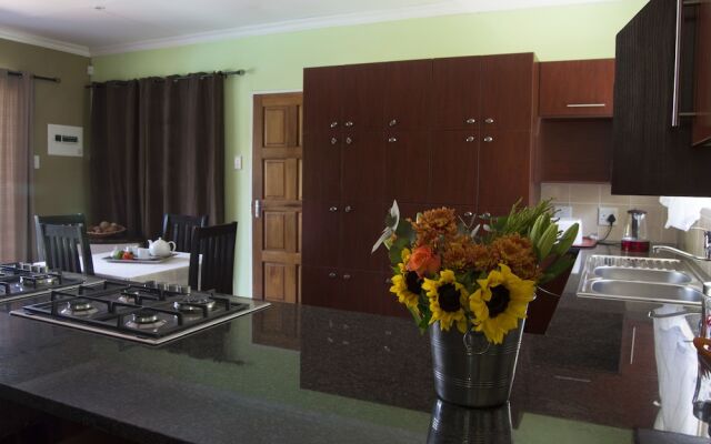 Summer Garden Guest House (Urban Jungle)