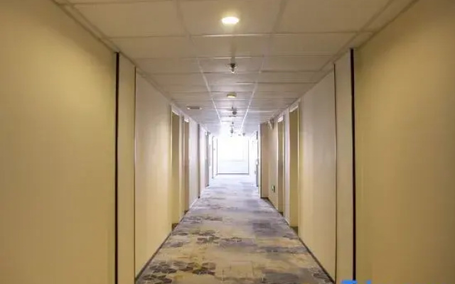 Elan Hotel (Changchun Satellite Plaza)