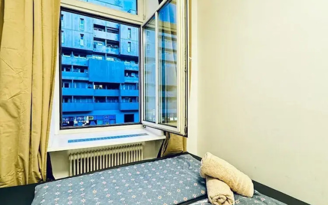 Simple 3BR Apartment for 6 FAC Platz