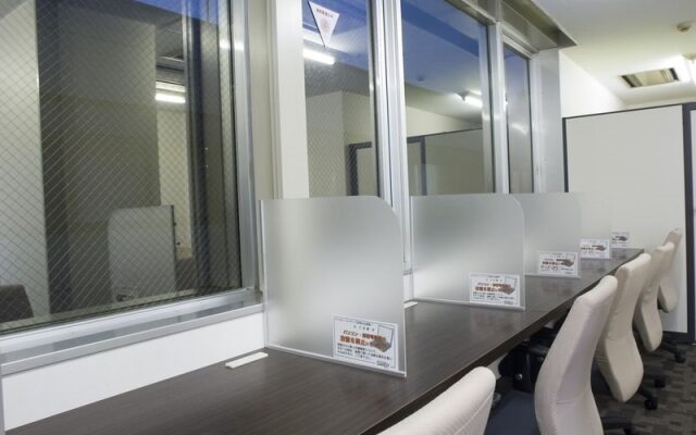 Sauna & Capsule Hotel Dandy – Caters to Men