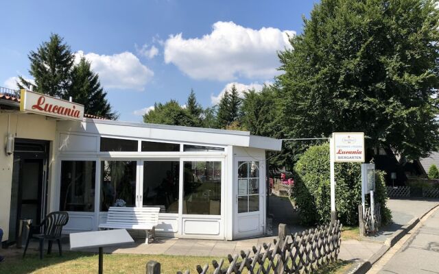 Wooden chalet with oven, in Oberharz near a lake