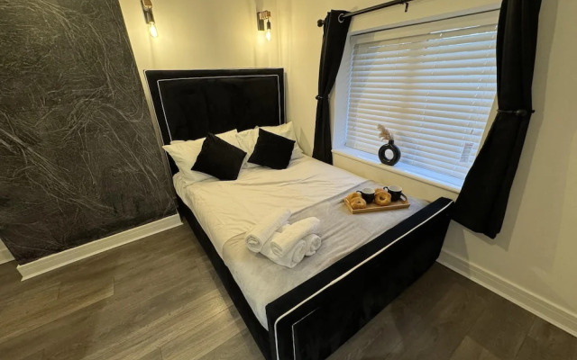 Impeccable 3-bed House in Walsall