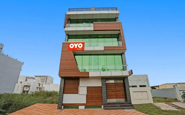 Oyo Flagship 700795 Pl Residency
