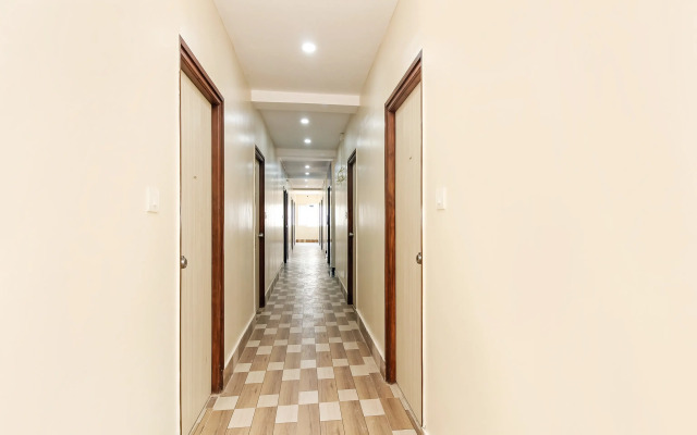 Royal Emirates Banjara by OYO Rooms
