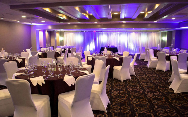 DoubleTree by Hilton Raleigh Brownstone University