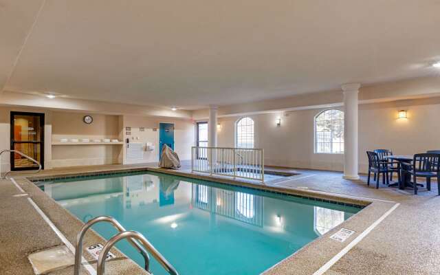 Comfort Suites Stevensville - St. Joseph