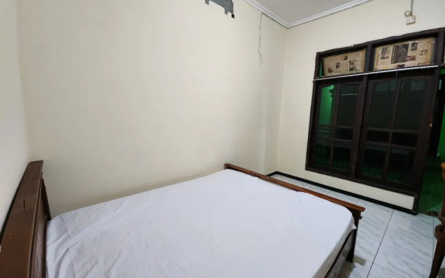 OYO 95107 Green Homestay Near Ubaya – Guest Rooms – Surabaya