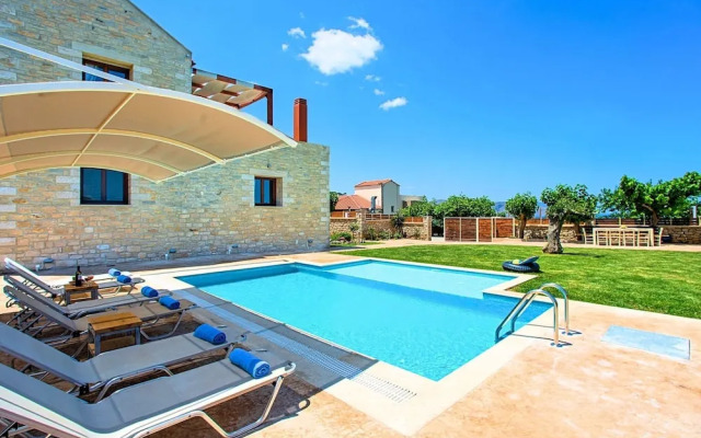 Luxurious Villa With Swimming Pool in Kavallos Greece