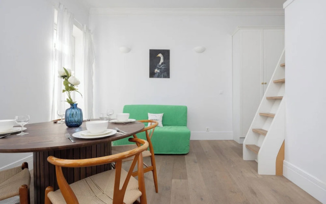 Bright Apartment for 4 by Renters