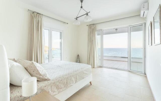 Daskalio Sea Front House