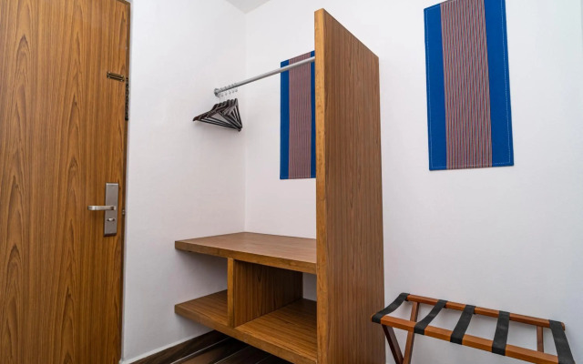 Nomads Party Hotel & Hostel