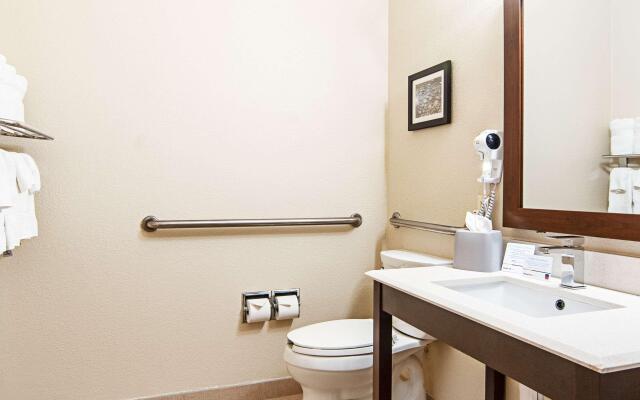 Comfort Suites NW Dallas Near Love Field