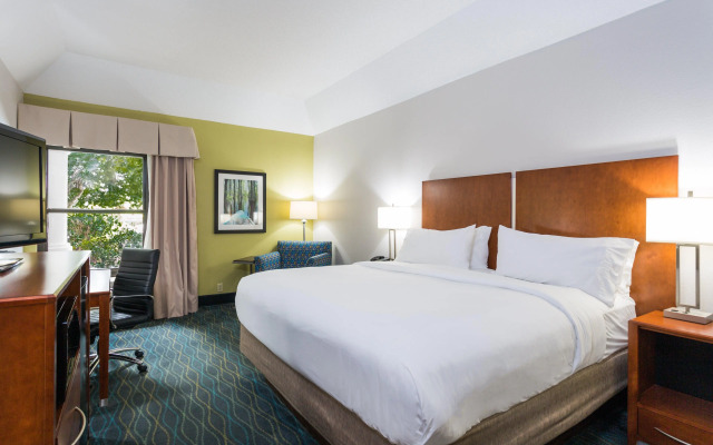 Holiday Inn Express Hotel & Suites Wilmington-University Ctr by IHG