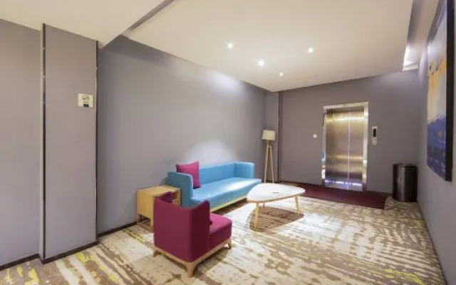 Starway Hotel (Zhengzhou Zhongzhou Avenue Qilihe Subway Station)