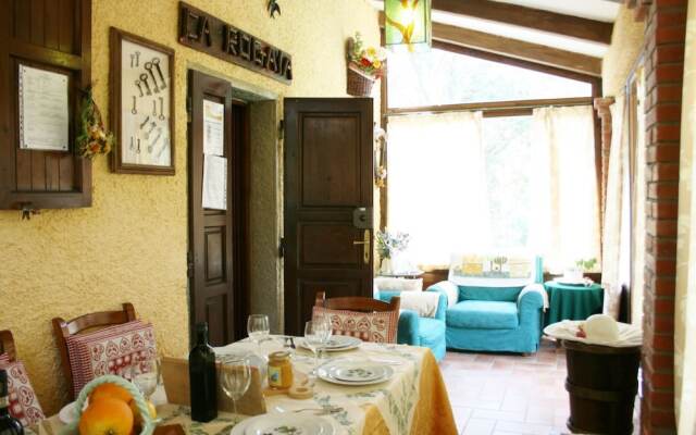 Beautiful private villa with WIFI, private pool, TV, pets allowed and parking, close to Arezzo