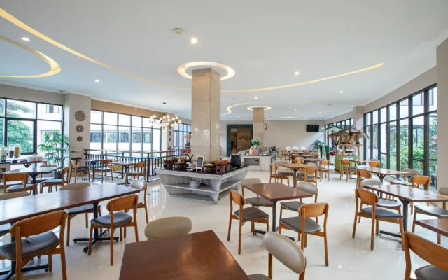 The Green Peak, ARTOTEL Curated