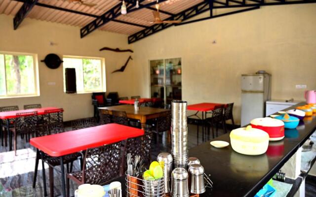 Giridarshini Homestay - Pool, Falls, Home Food & Estate