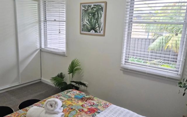 Swanway family holiday home - 15 min walk to beach, seconds to lake – Guest Rooms – Culburra Beach