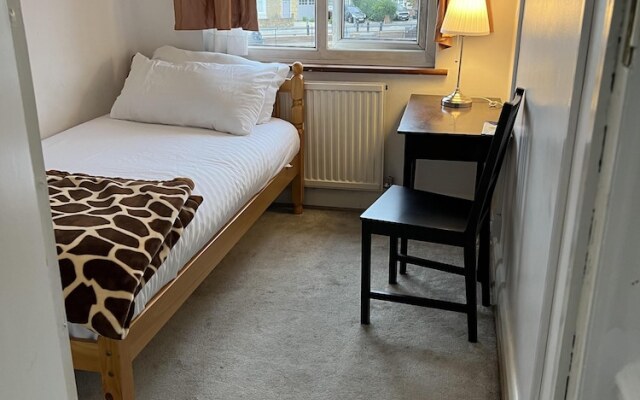 South London Single Bedroom in Mitcham