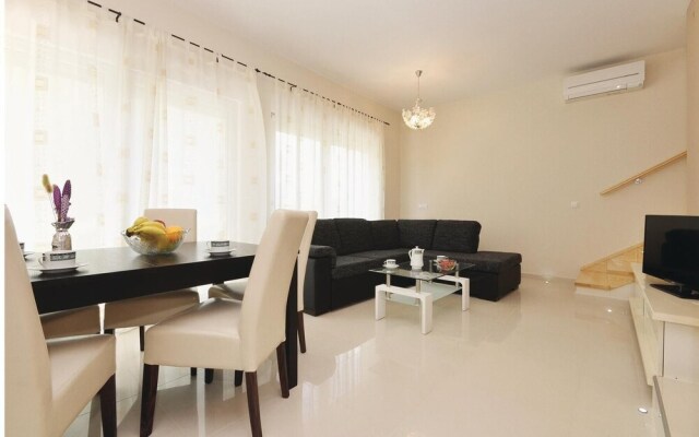 Stunning Home in Zadar With Wifi and 2 Bedrooms