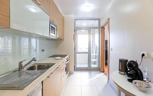 2BR Flat by Metro w/ Free Parking by LovelyStay