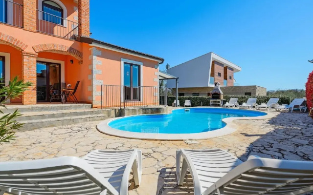 Spacious Holiday Home in Visnjan With Private Pool