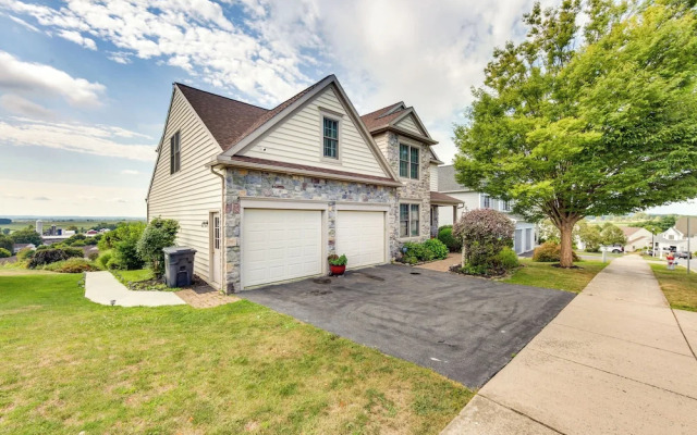 Mountville Rental w/ Private Patio & Gas Grill!