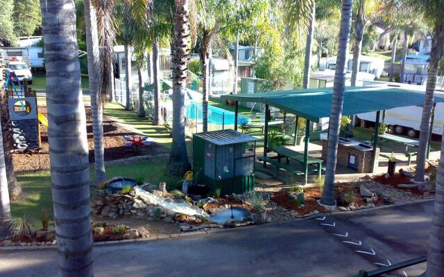 Batemans Bay Holiday Park - Hostel