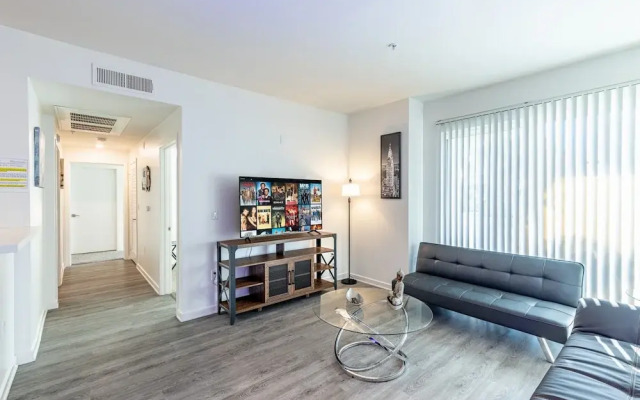 Modern 2br Apartment On Gordon St Hollywood 2 Bedroom Apts by RedAwning