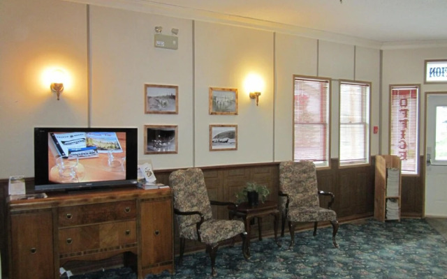 Triple J Hotel & Cabins