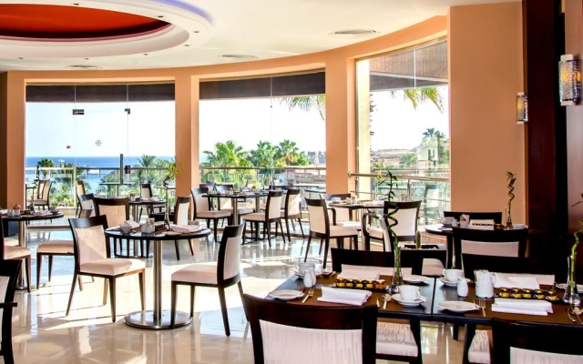 Royal Savoy Hotel & Villas