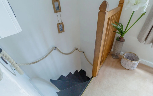 Hollyhedge Cottage