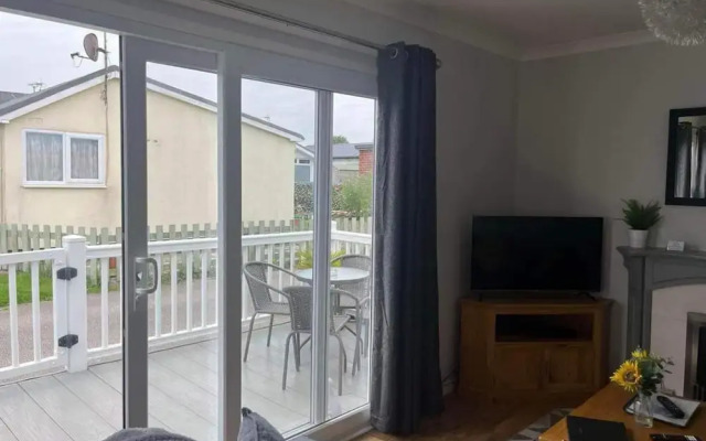 Seasideescape-2br-sleeps4-parking-petsok-fireplace
