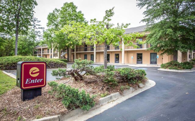 Clarion Inn & Suites