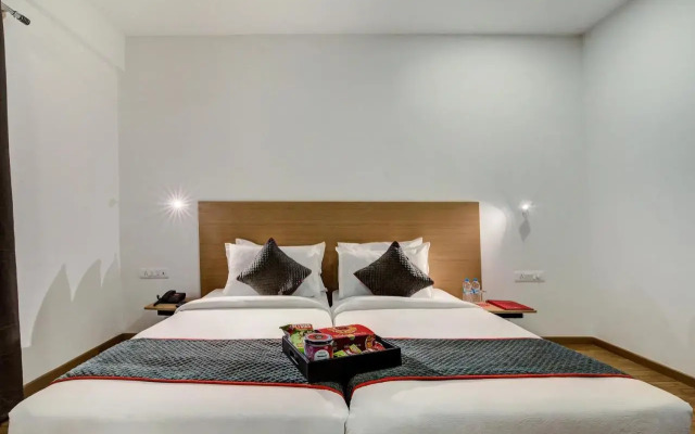 OYO 704010 Hotel Sunrise