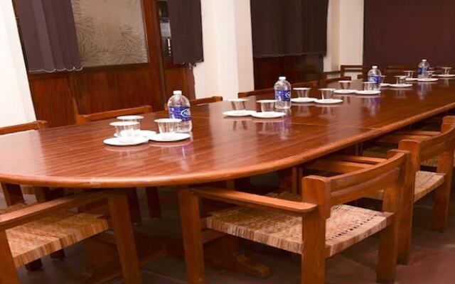 Hotel BTH Sarovaram