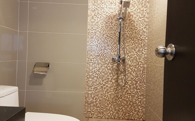 D'Latour Condo by LL