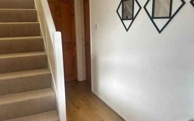 Serene Leeds Retreat - 3 Bedroom House