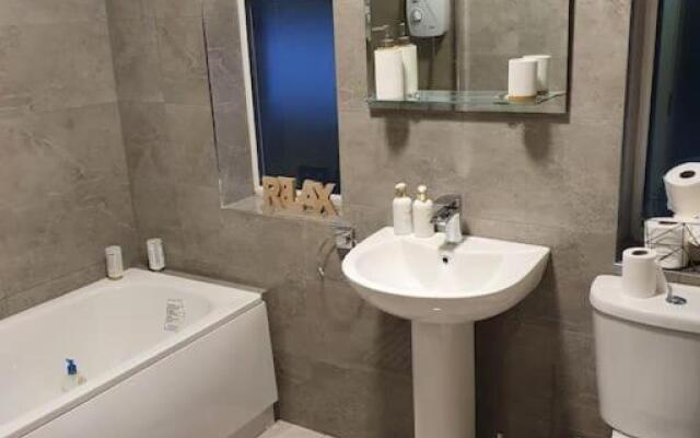 Private 3 Bedroom House Ideal for Family & Friends