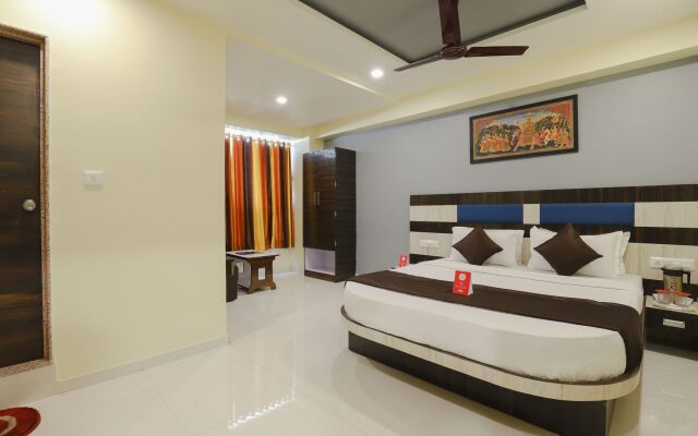 OYO 9805 Hotel Apollo