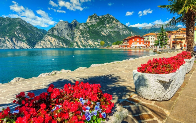 Torbole Relax, Pool & Balcony Apartment 2