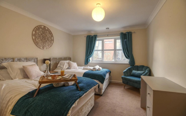 Sunnydale Serviced Apartments - Central location, with allocated parking