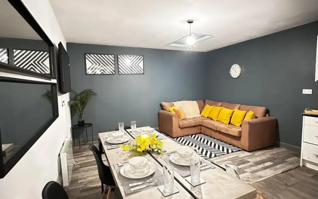 Oak Suite - 2 Bed - Sleeps 4 - Central Blackpool
