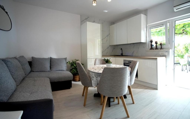 Apartment Nina - sea view family apartments A1Donji Celina Zavode, Riviera Omis