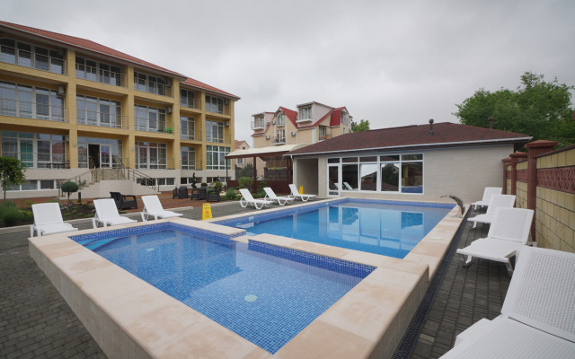 Золотой лев (Песчаное)