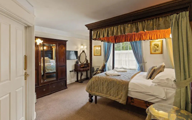 Two Bridges Hotel