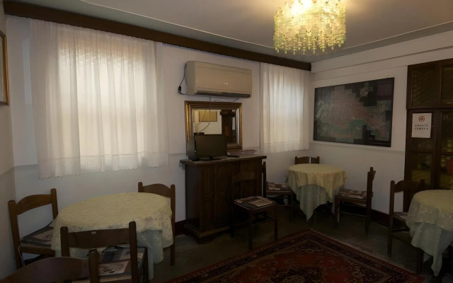 Hotel Leonardo